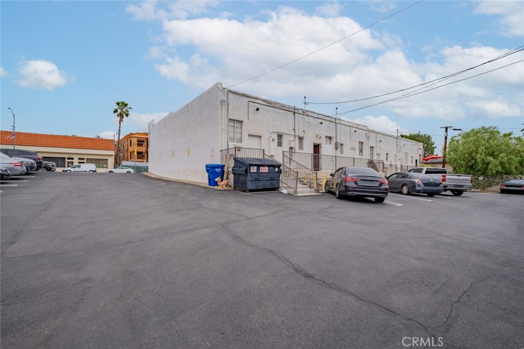 2950 Honolulu Avenue Property Photo 4