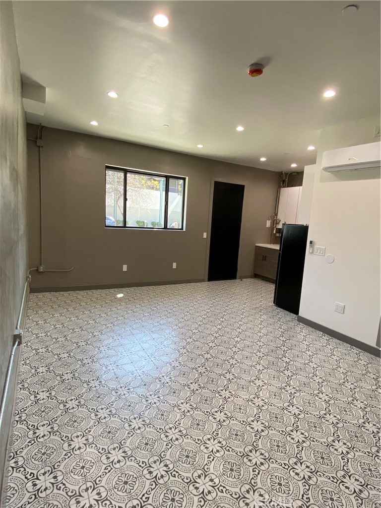 2211 1/2 Hyperion Avenue Property Photo 2