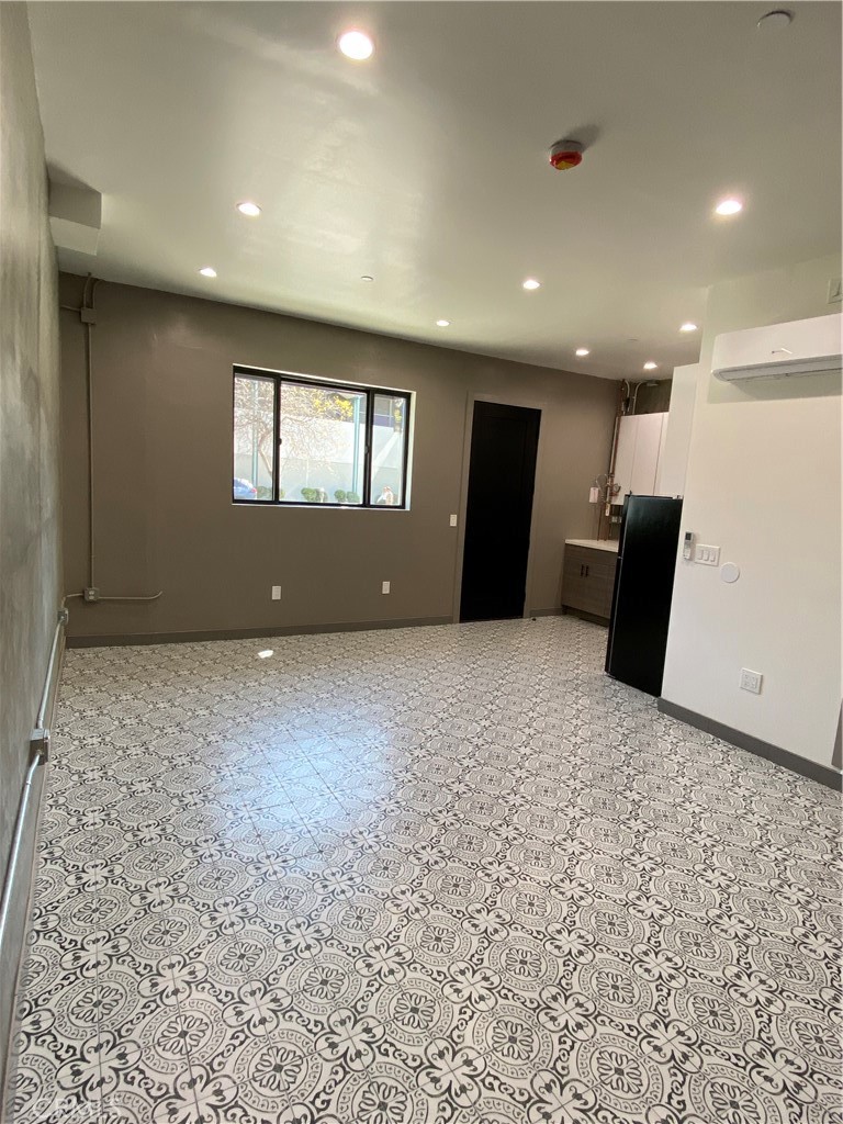 2211 1/2 Hyperion Avenue Property Photo 3