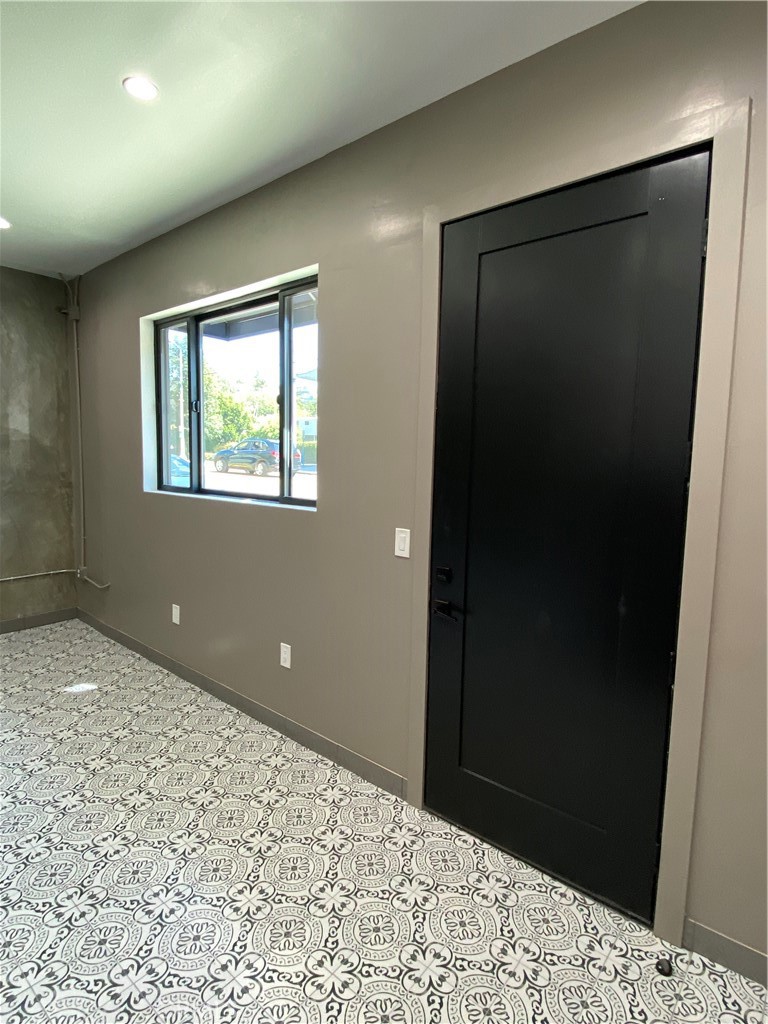 2211 1/2 Hyperion Avenue Property Photo 6