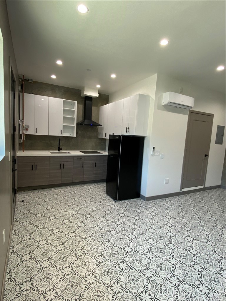 2211 1/2 Hyperion Avenue Property Photo 19