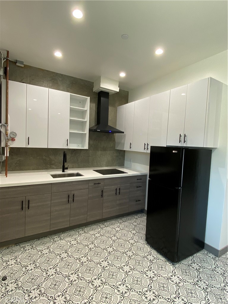 2211 1/2 Hyperion Avenue Property Photo 20