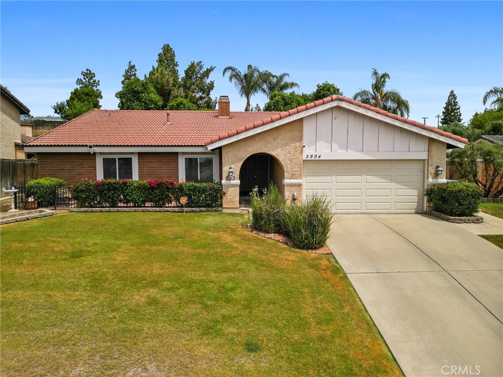 5904 Medio Luna Avenue Property Photo 1