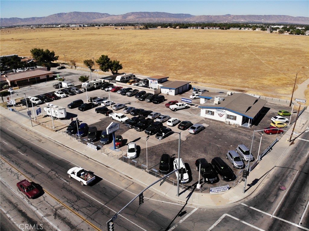 43555 Sierra Highway Property Photo 1