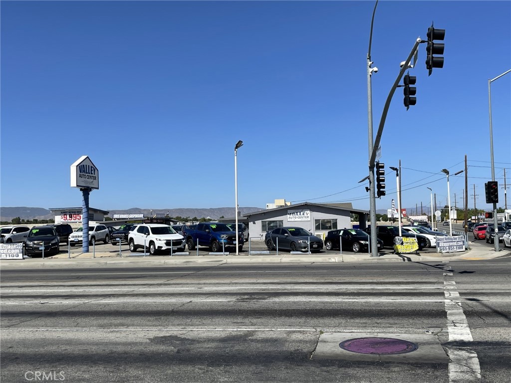 43555 Sierra Highway Property Photo 3