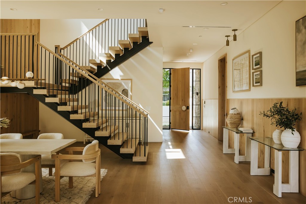 11556 Blix Street Property Photo 3