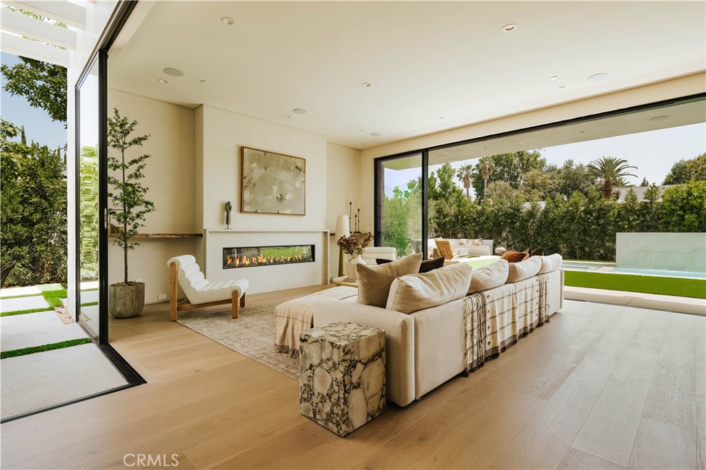 11556 Blix Street Property Photo 4