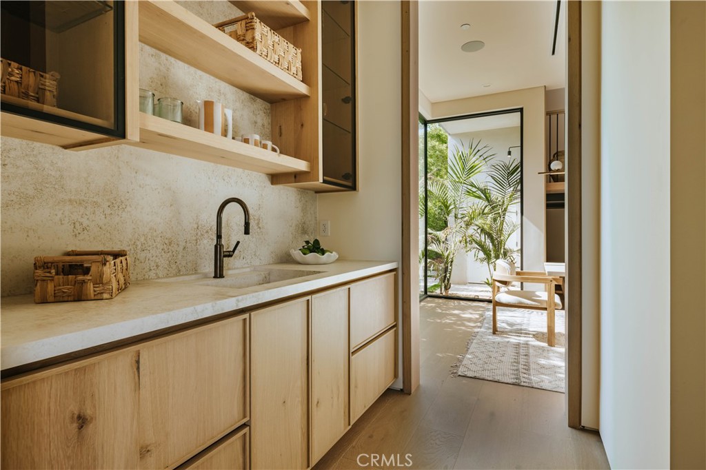 11556 Blix Street Property Photo 14