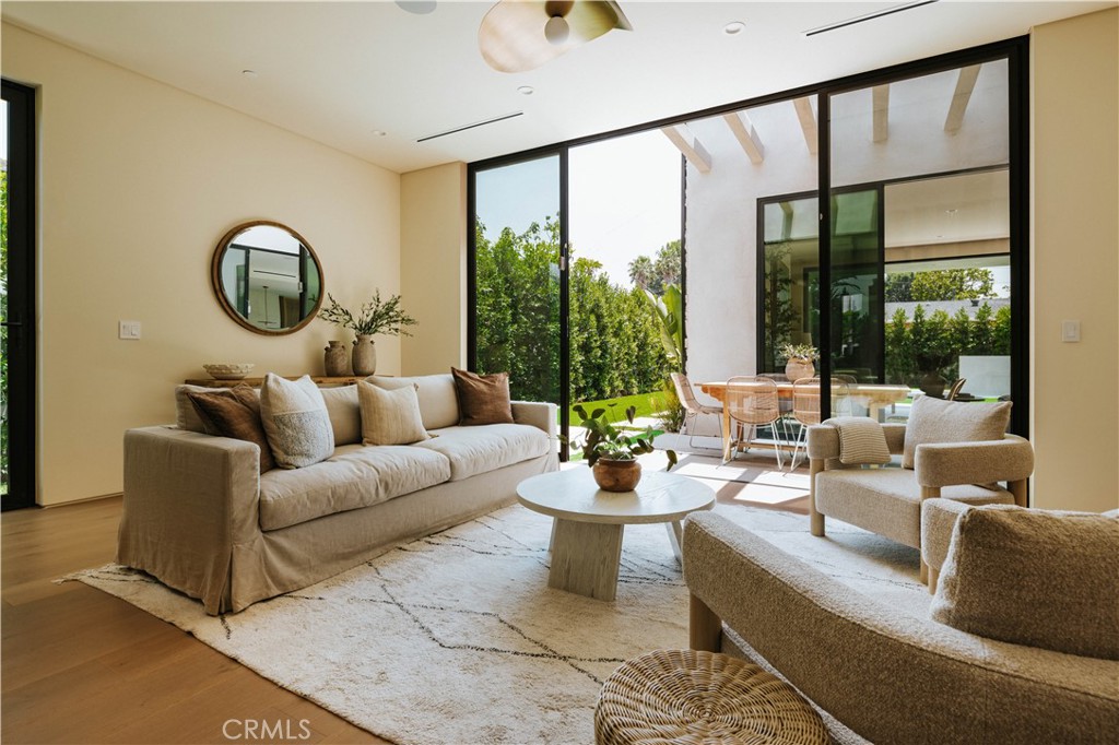 11556 Blix Street Property Photo 19