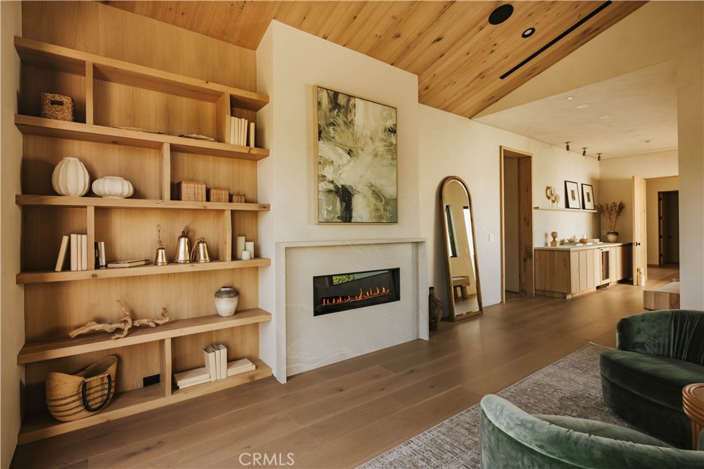 11556 Blix Street Property Photo 30
