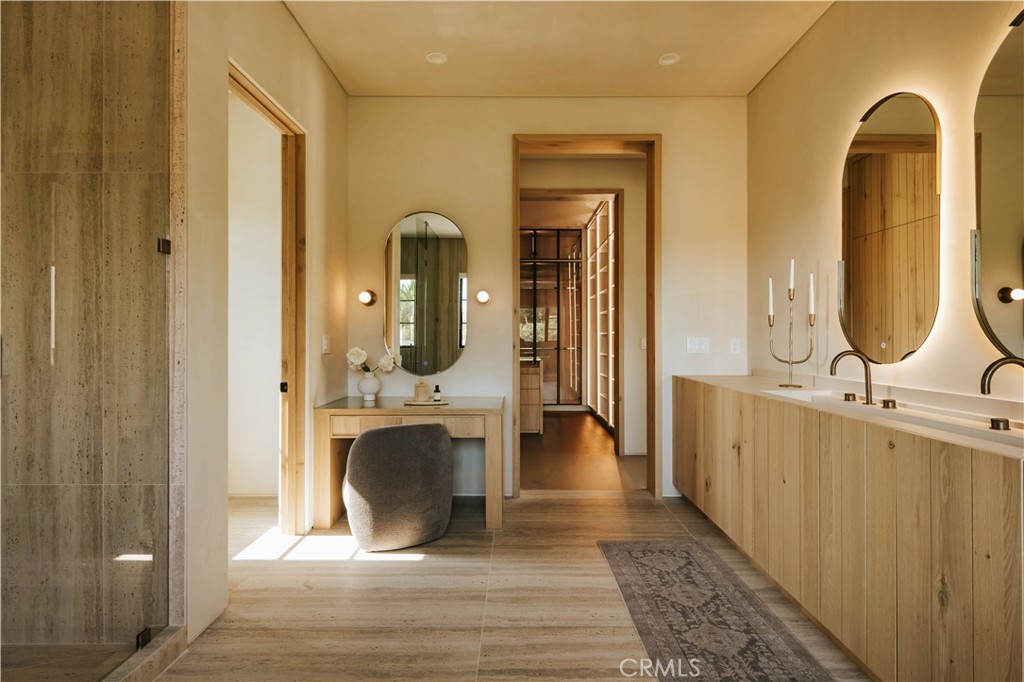 11556 Blix Street Property Photo 34