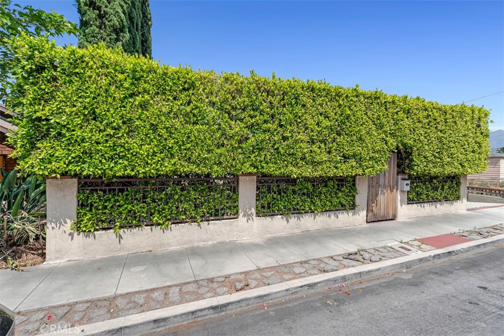 10447 Helendale Avenue Property Photo 1