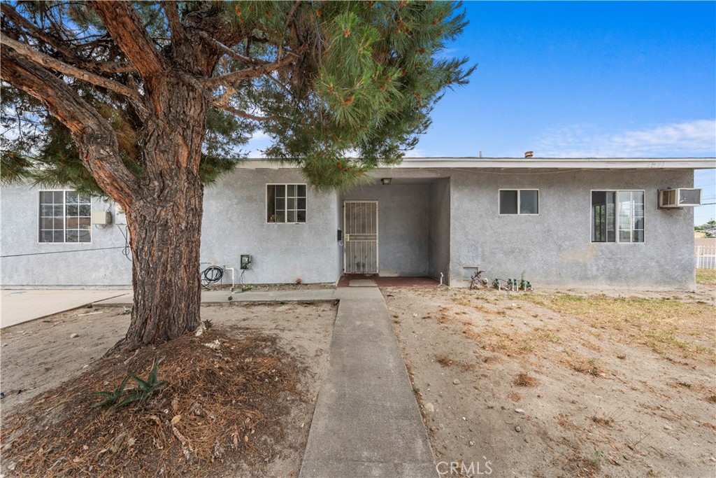 1571 E Olive Street Property Photo 1