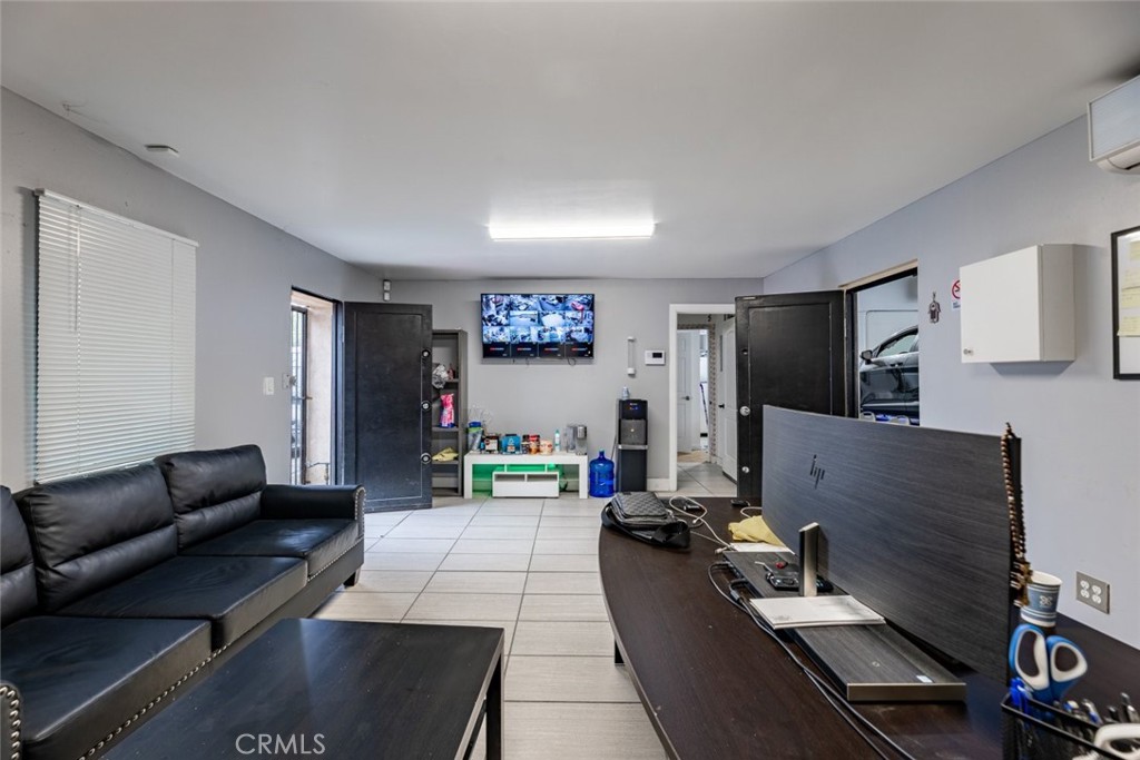 11285 Goss Street Property Photo 6