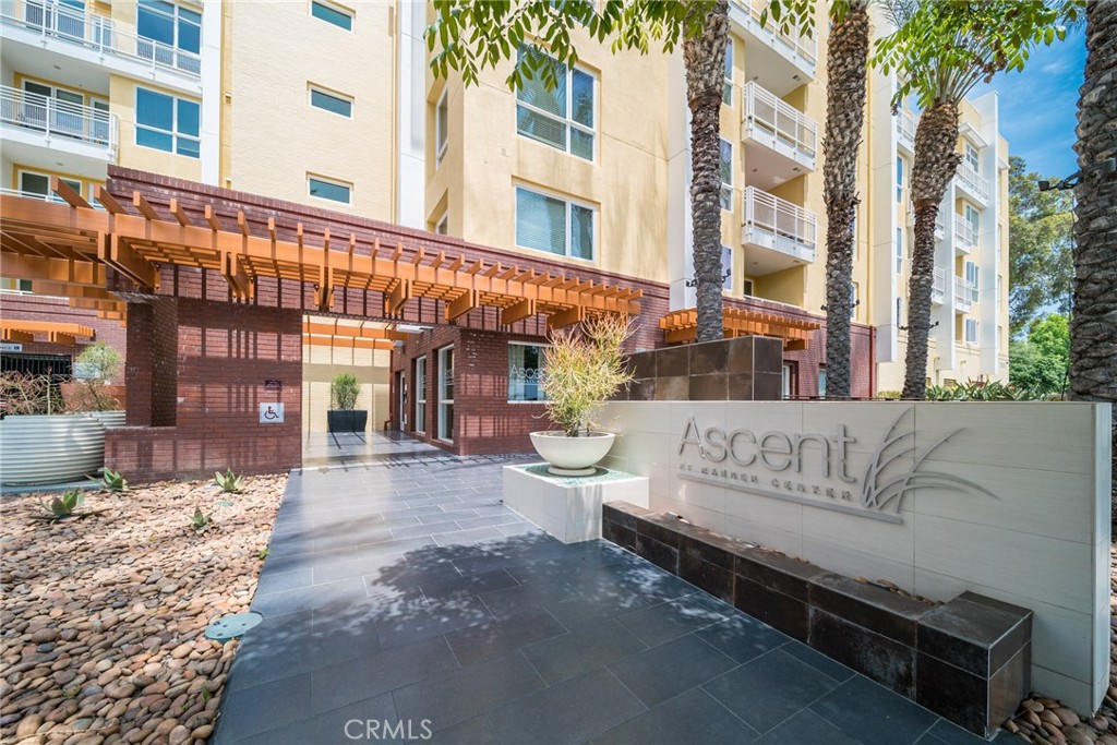 21301 Erwin Street 303