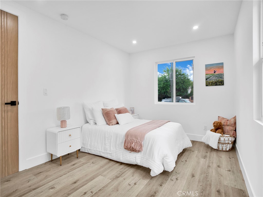 7055 Fallbrook Avenue Property Photo 10