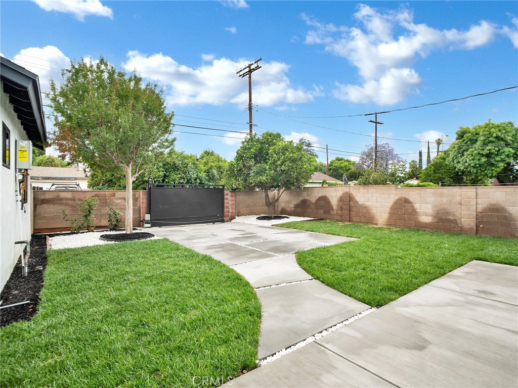 7055 Fallbrook Avenue Property Photo 18