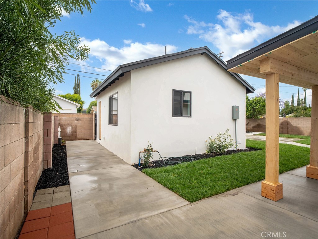 7055 Fallbrook Avenue Property Photo 19