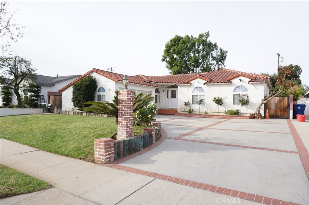 10109 Noble Avenue Property Photo 1
