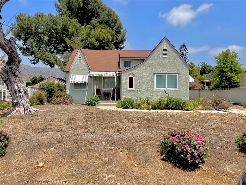 7706 Sancola Avenue Property Photo 1