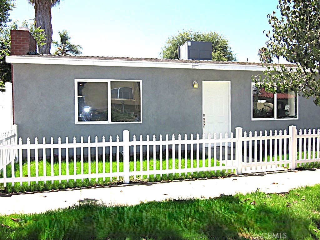 5209 Sylmar Avenue Property Photo 1