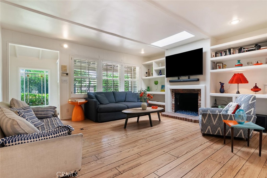 12744 Sarah Street Property Photo 6