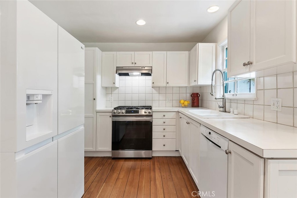 12744 Sarah Street Property Photo 12