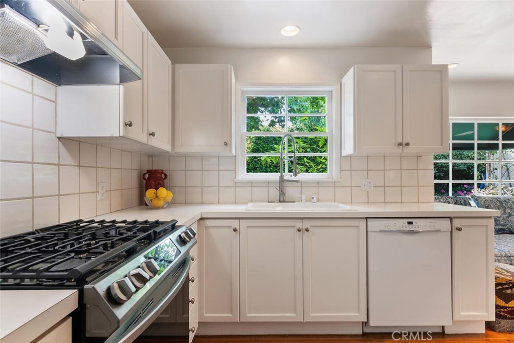12744 Sarah Street Property Photo 15