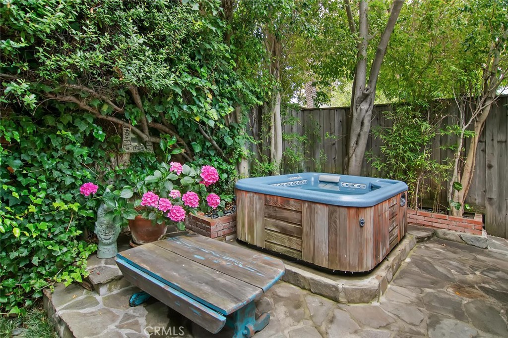 12744 Sarah Street Property Photo 30