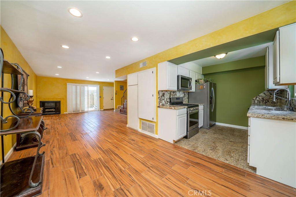 14947 Dickens Street 3 Property Photo 6