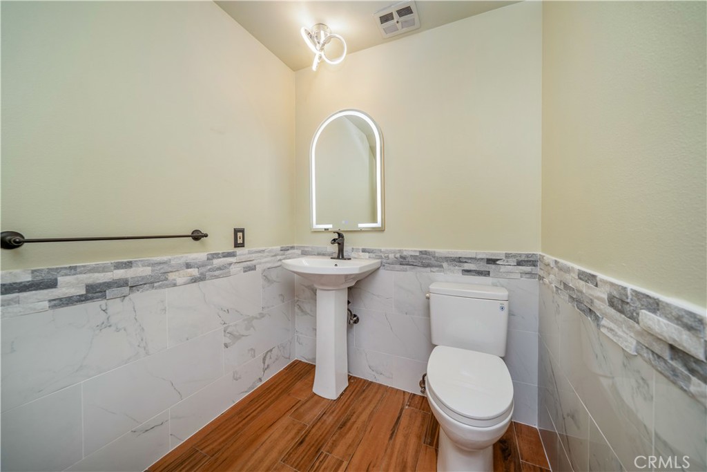 14947 Dickens Street 3 Property Photo 7