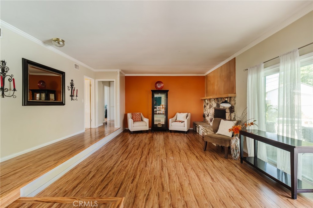 10217 Amestoy Avenue Property Photo 6