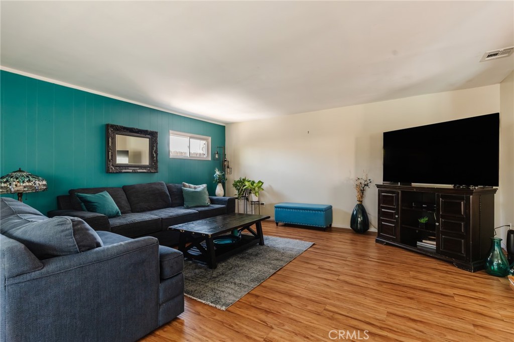 10217 Amestoy Avenue Property Photo 9