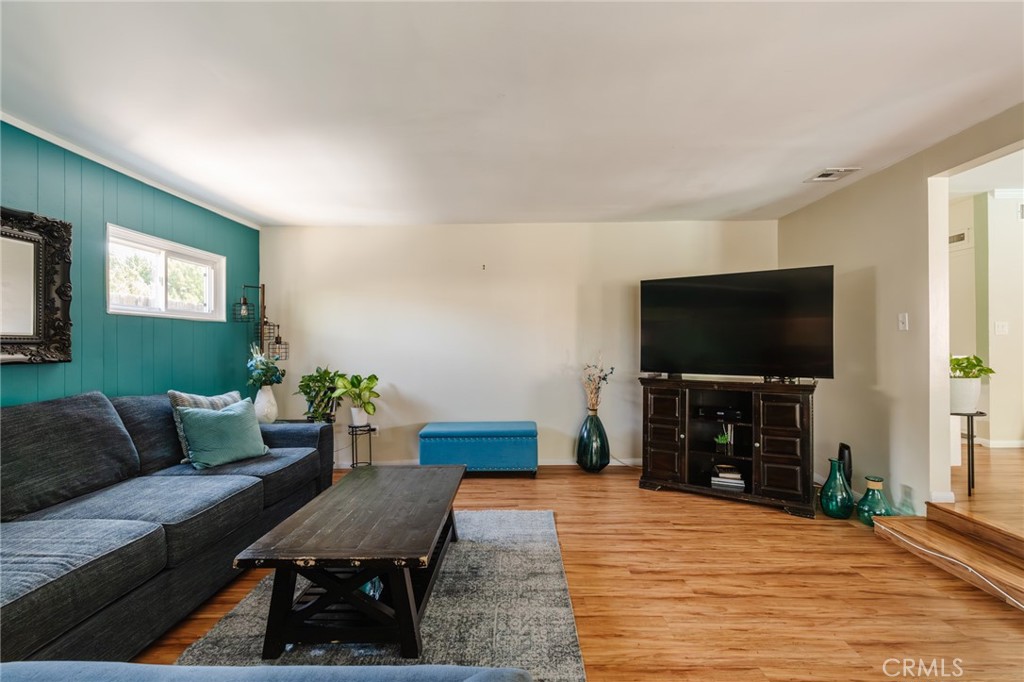 10217 Amestoy Avenue Property Photo 10