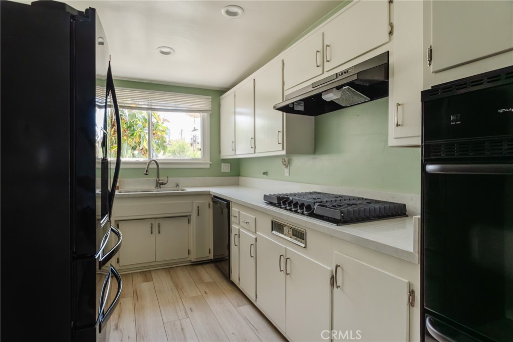 10217 Amestoy Avenue Property Photo 11