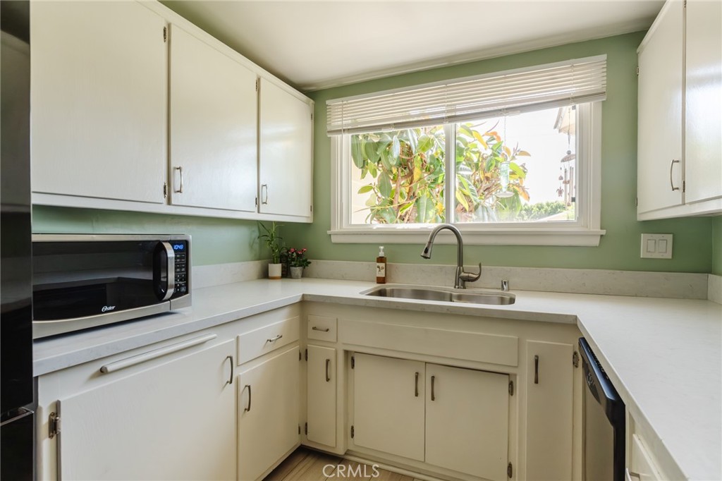 10217 Amestoy Avenue Property Photo 12
