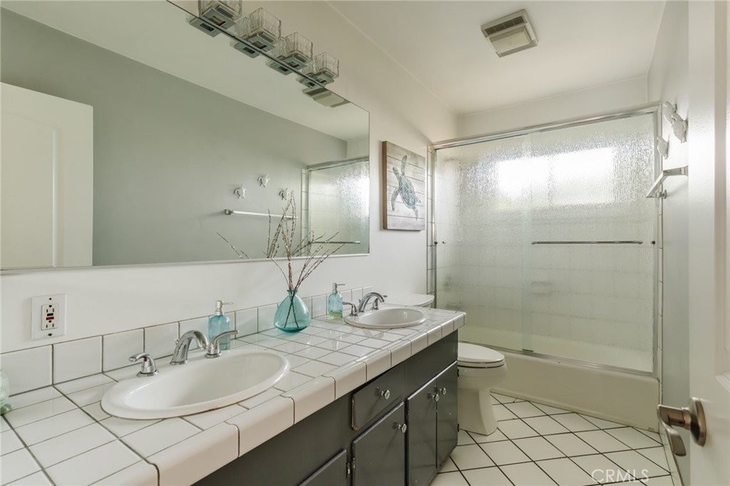 10217 Amestoy Avenue Property Photo 18