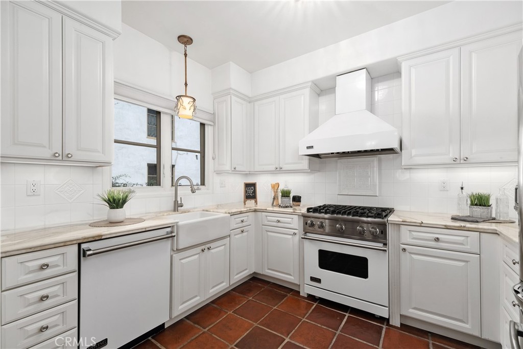 1414 N Harper Avenue 18 Property Photo 6