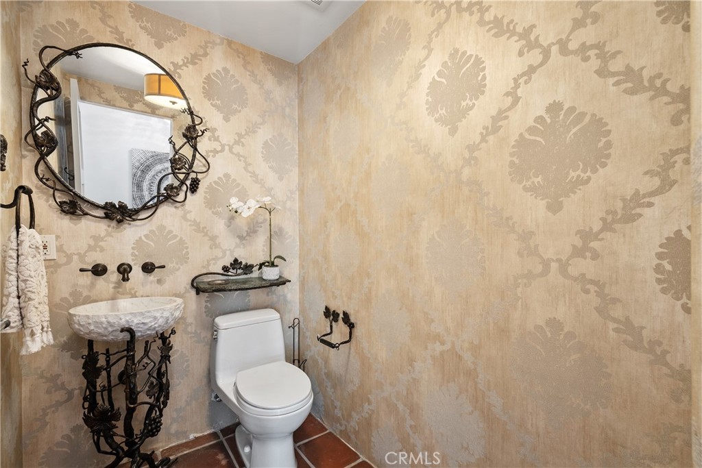 1414 N Harper Avenue 18 Property Photo 12
