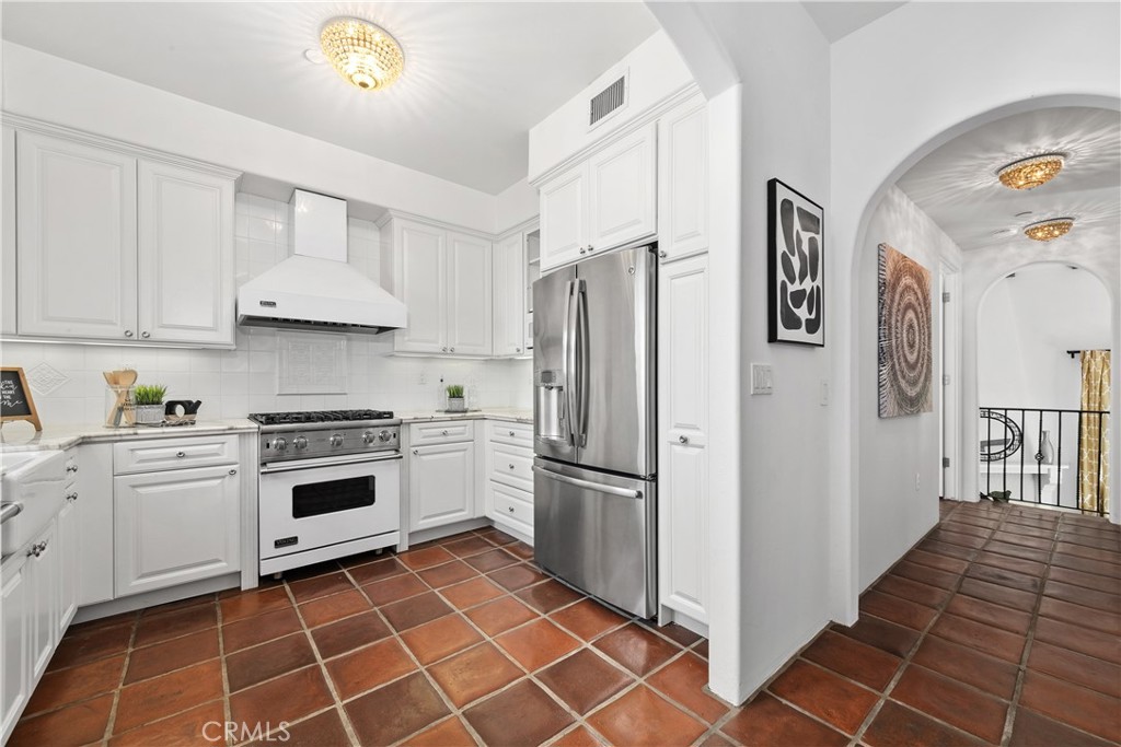 1414 N Harper Avenue 18 Property Photo 43