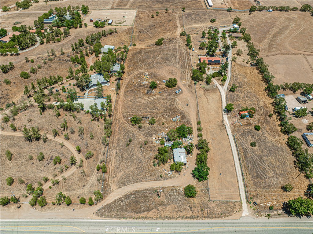 8709 Sierra Highway Property Photo 1