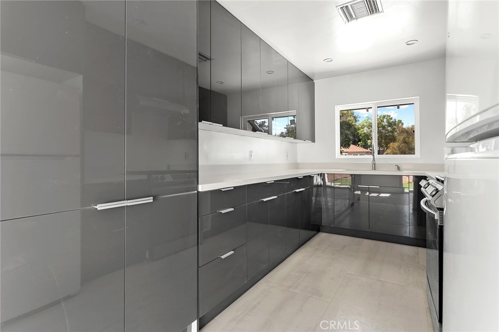 22723 Leonora Drive Property Photo 7