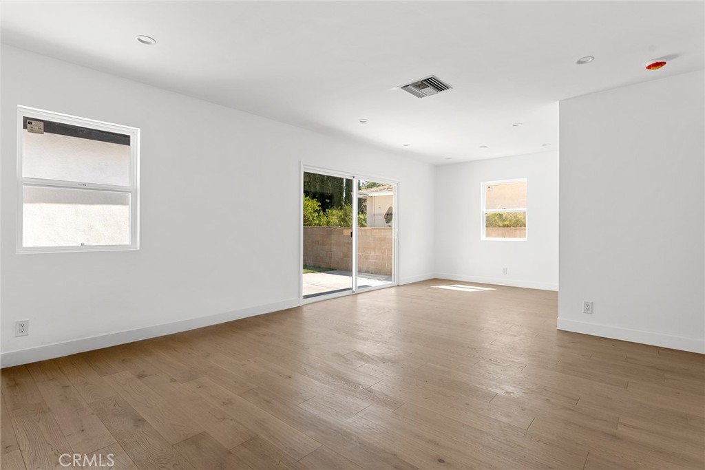 22723 Leonora Drive Property Photo 12
