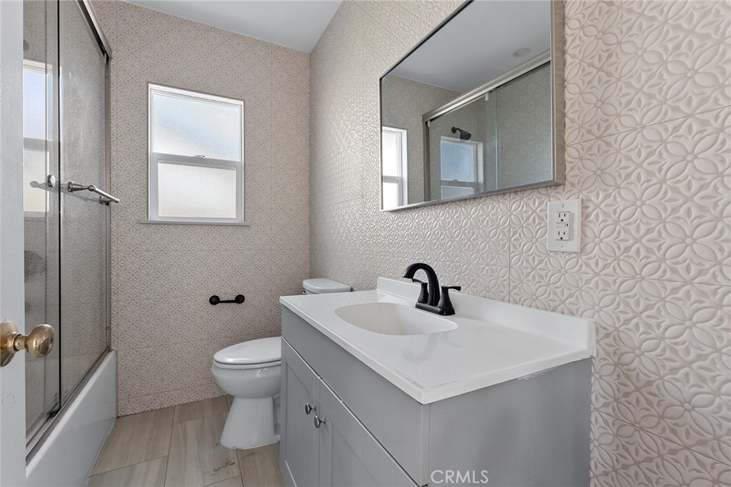 22723 Leonora Drive Property Photo 14