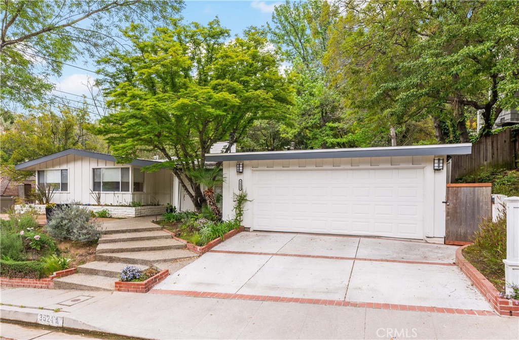 3624 Loadstone Drive Property Photo 2
