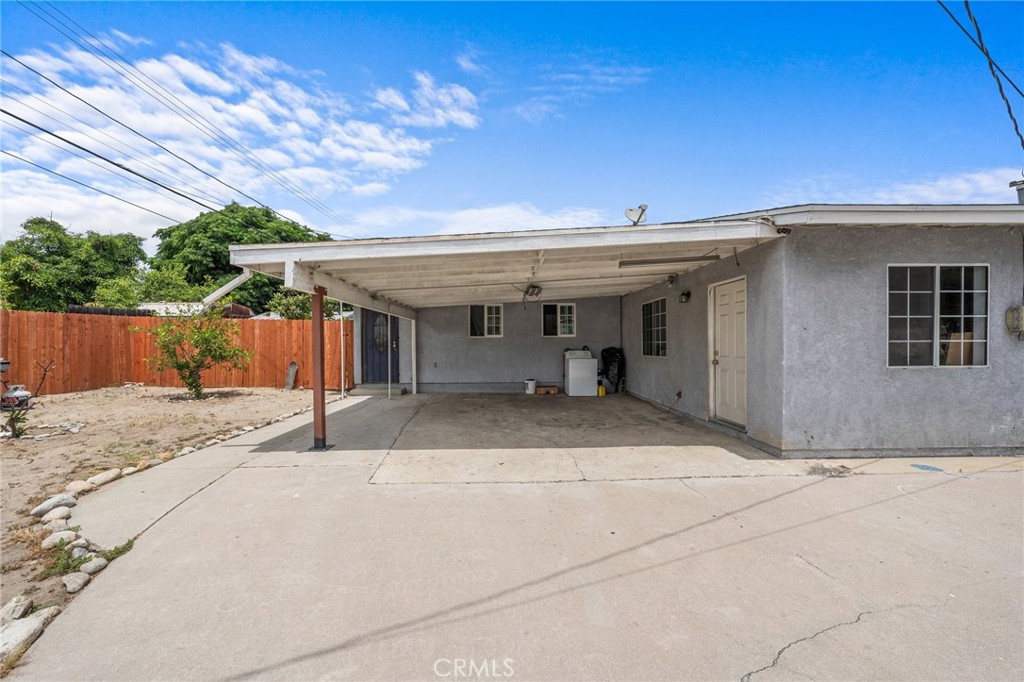 1571 E Olive Street Property Photo 1