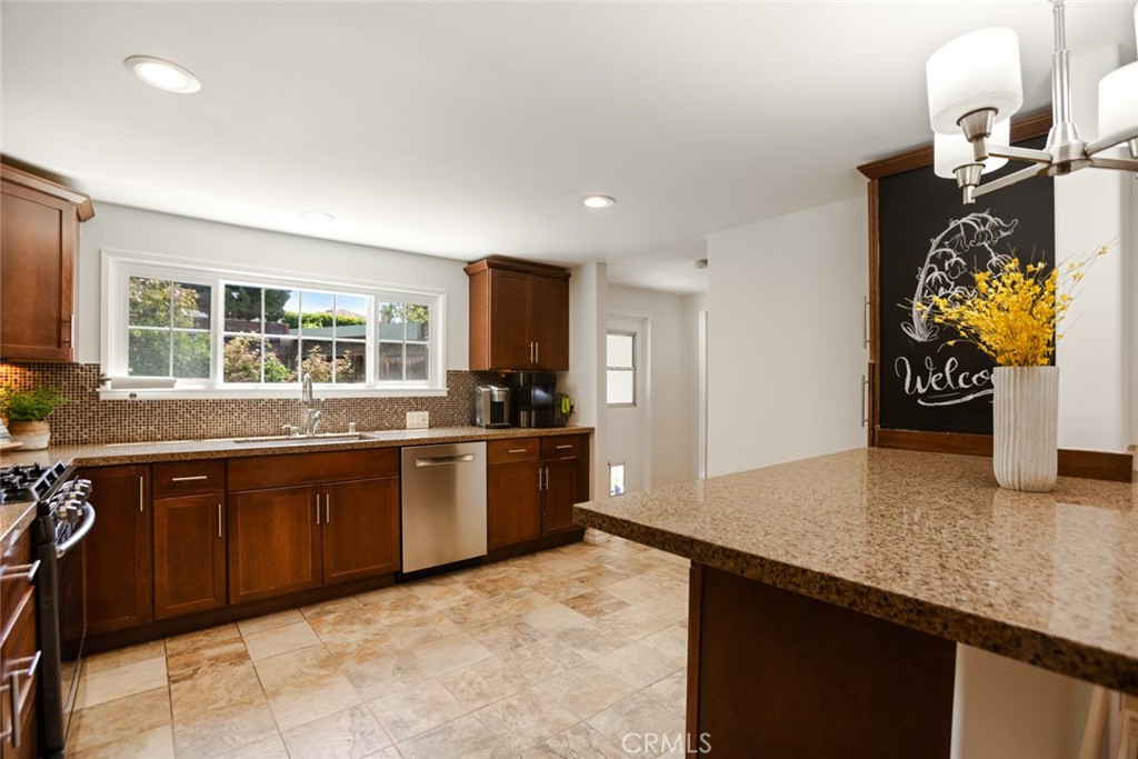 6438 Ivarene Avenue Property Photo 4