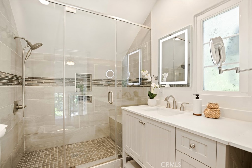6438 Ivarene Avenue Property Photo 9
