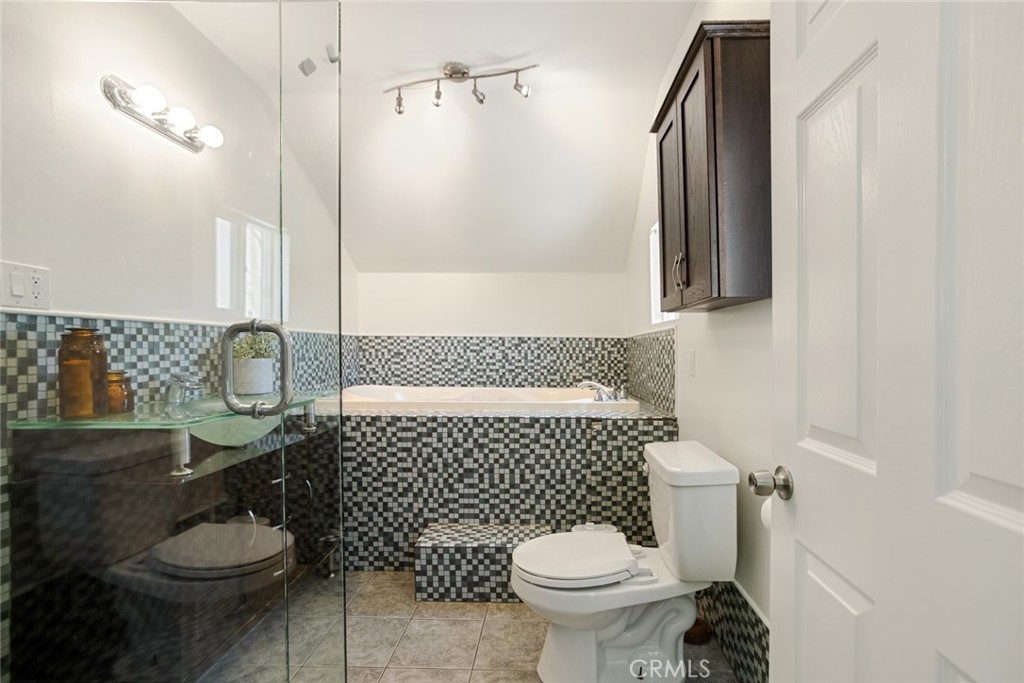 6438 Ivarene Avenue Property Photo 10