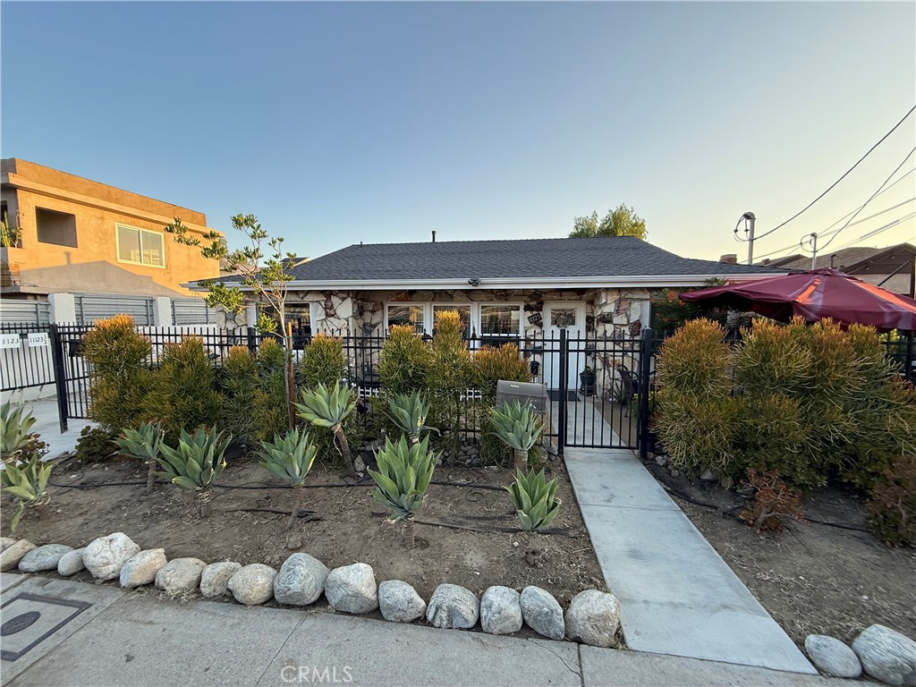 11125 Glenoaks Boulevard Property Photo 1